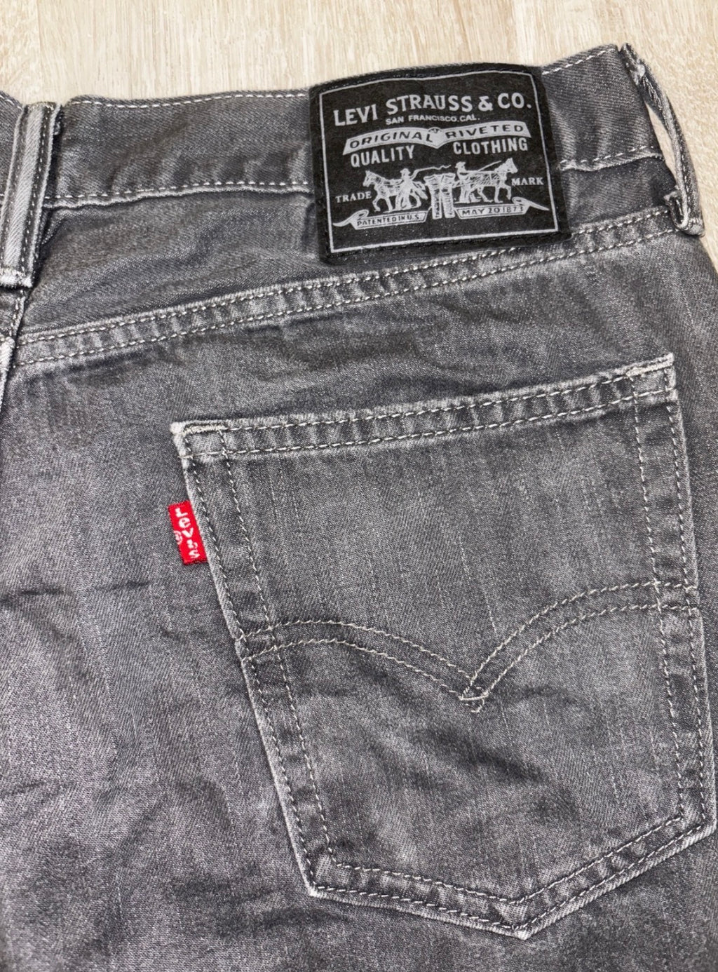 Levi’s Herren Jeans Grau Schwarz – Straight Fit (L)